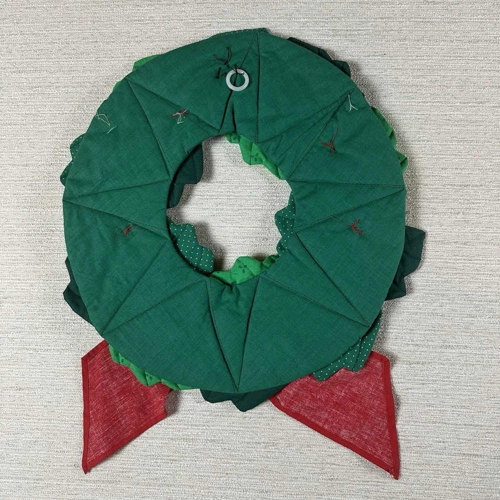 Vintage Holly Leaves Hanging Christmas Wreath Handmade Quilted Fabric 16